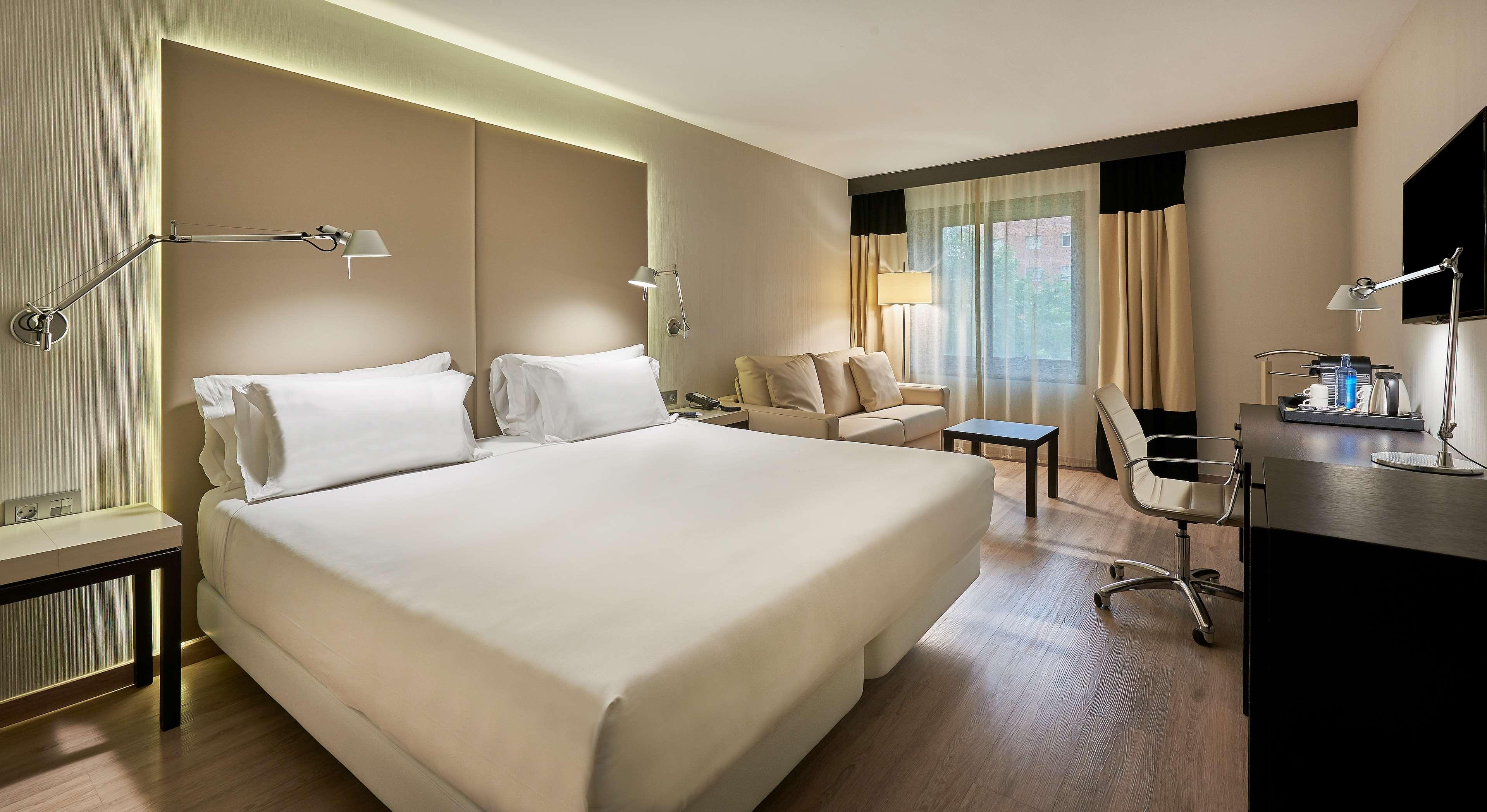 Nh Lleida Pirineos Hotel Bagian luar foto