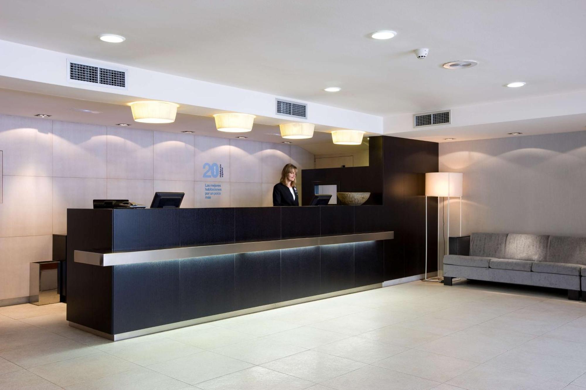 Nh Lleida Pirineos Hotel Bagian luar foto