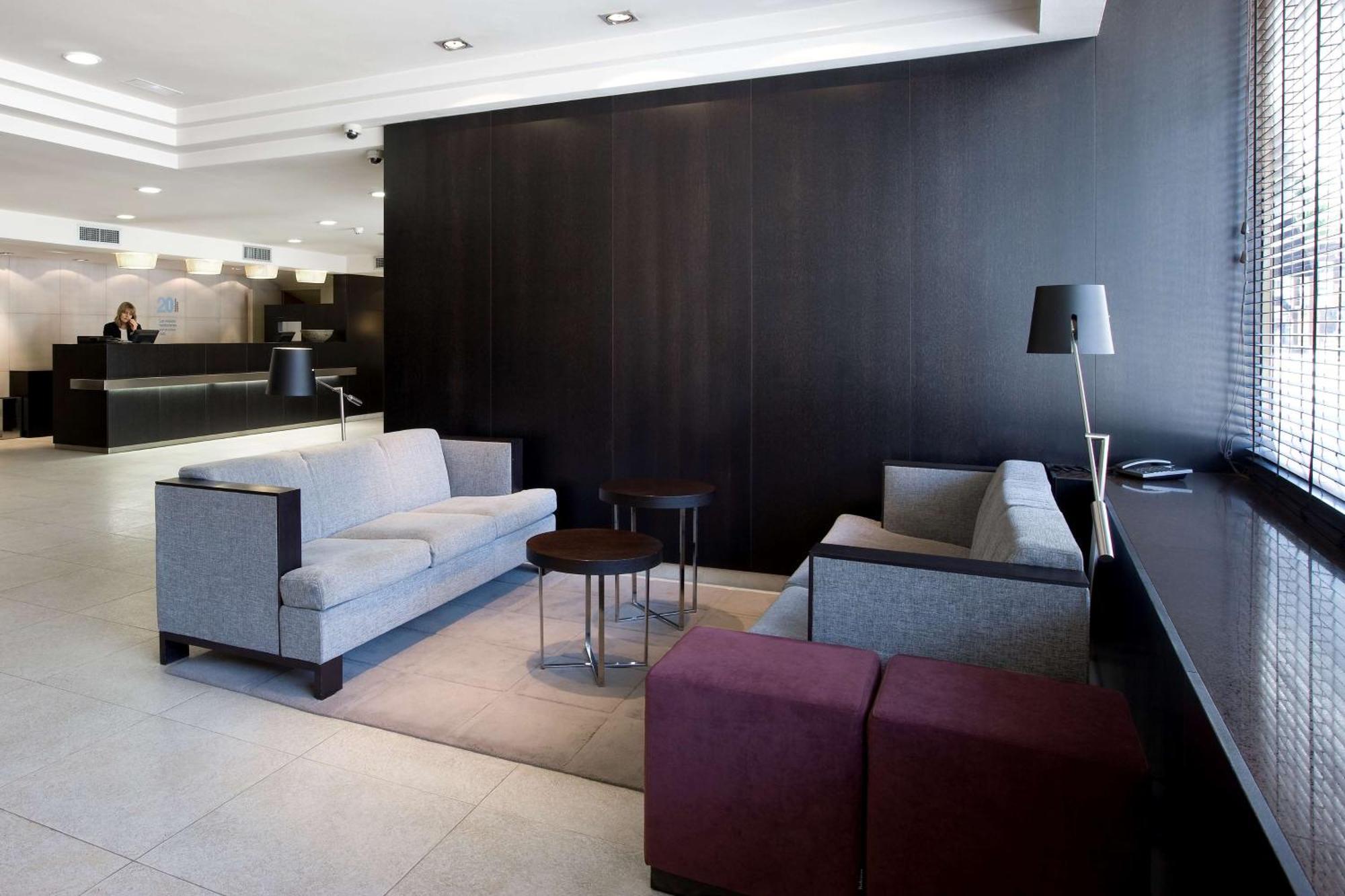 Nh Lleida Pirineos Hotel Bagian luar foto
