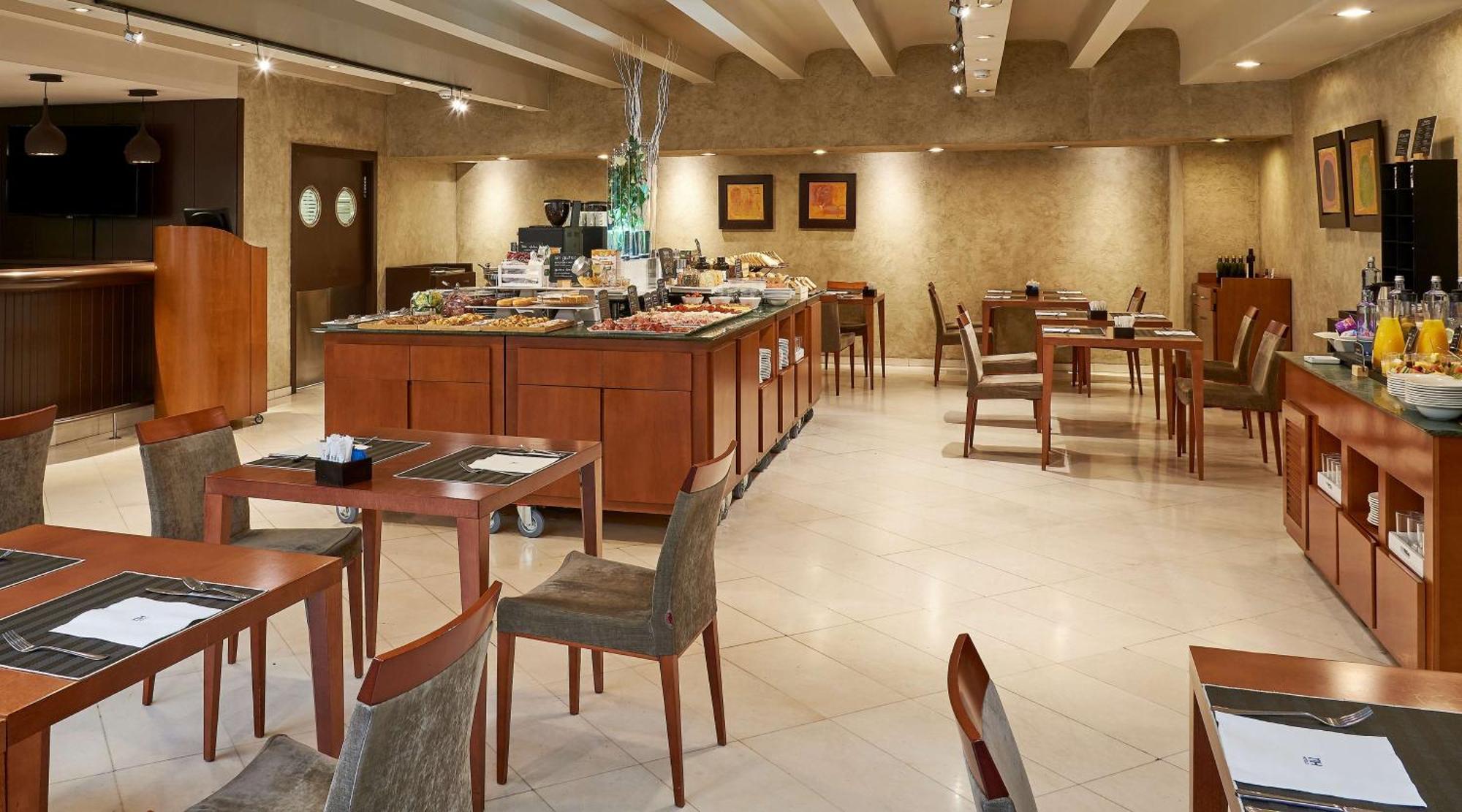 Nh Lleida Pirineos Hotel Bagian luar foto