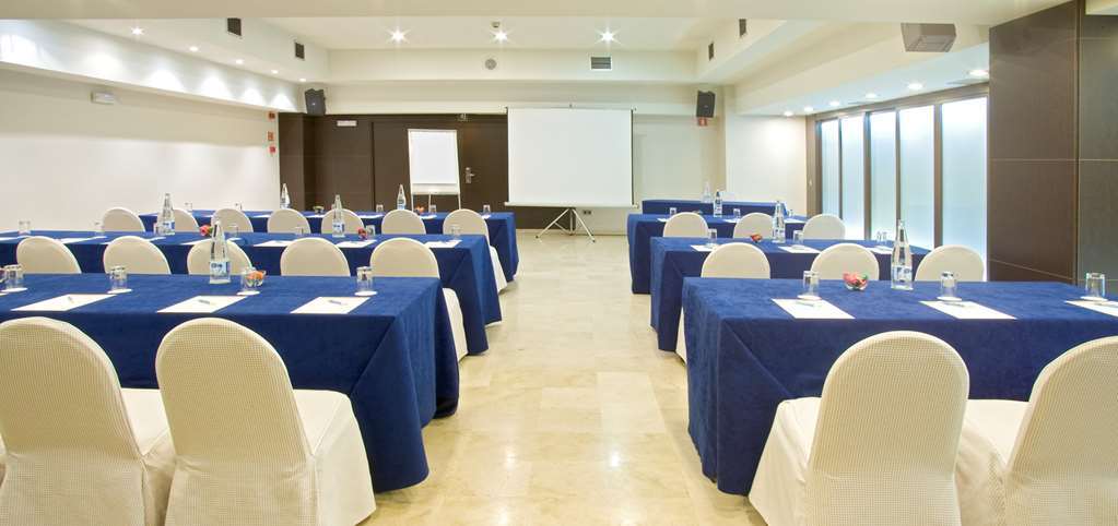 Nh Lleida Pirineos Hotel Bagian luar foto
