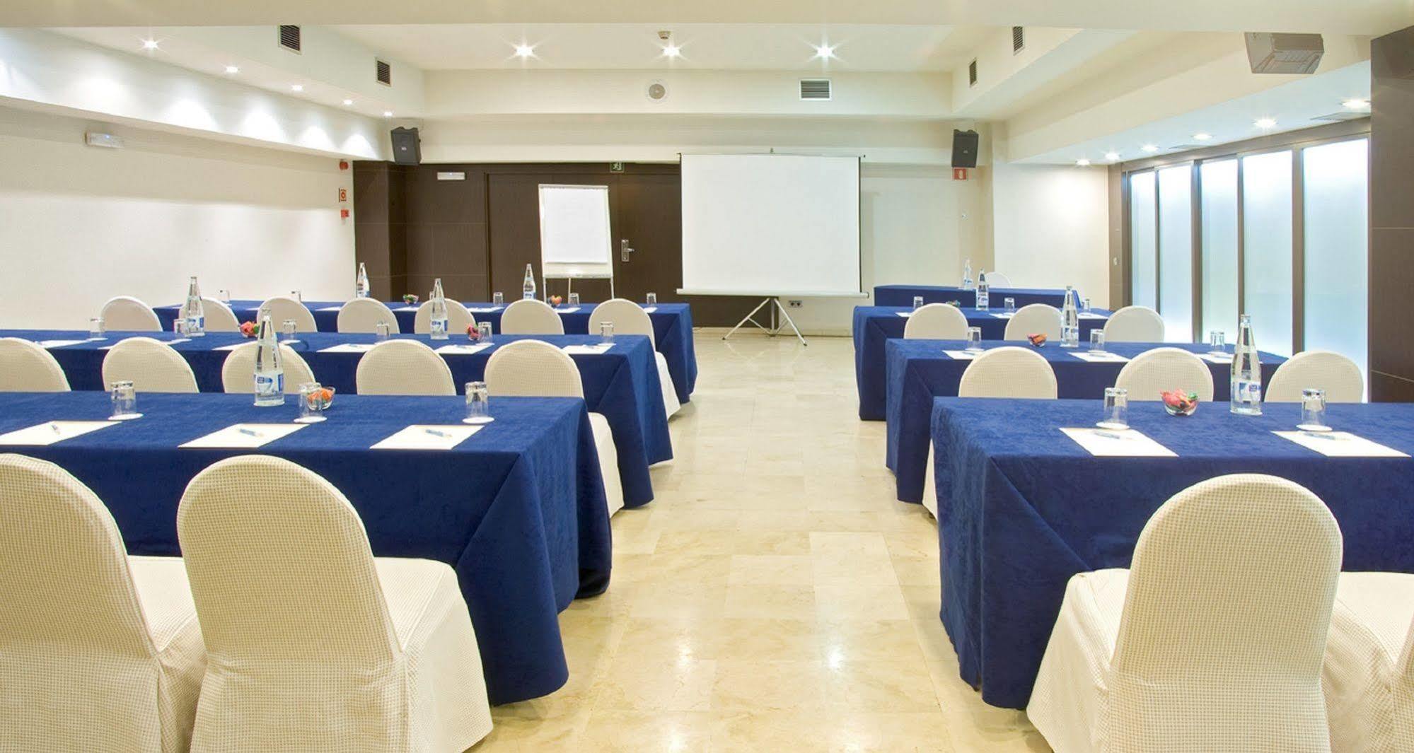 Nh Lleida Pirineos Hotel Bagian luar foto