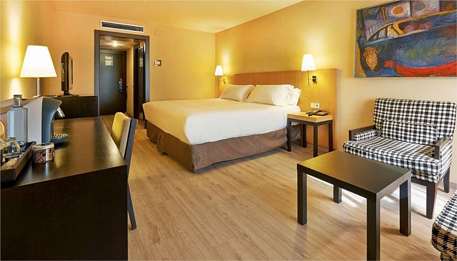 Nh Lleida Pirineos Hotel Bagian luar foto
