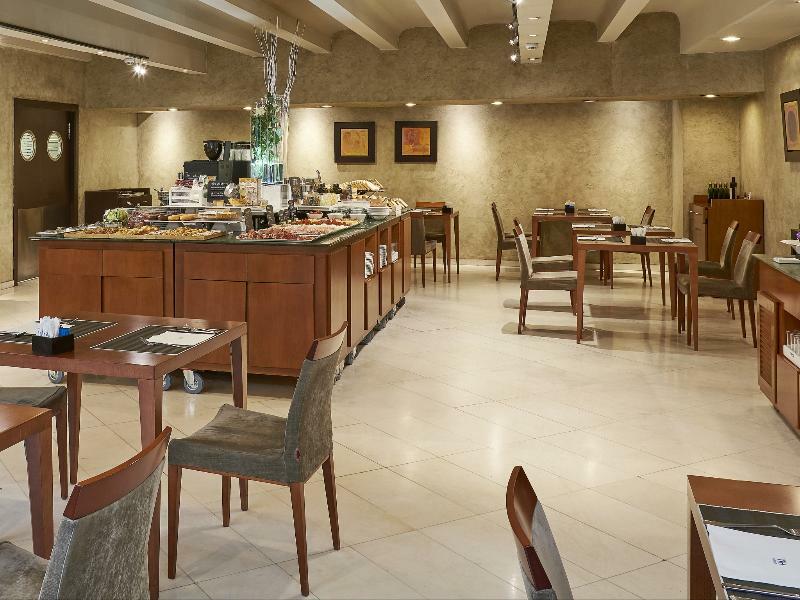 Nh Lleida Pirineos Hotel Bagian luar foto