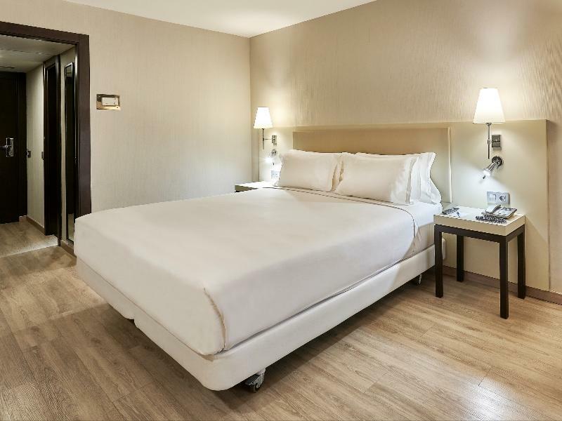 Nh Lleida Pirineos Hotel Bagian luar foto